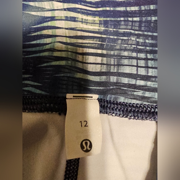 Lululemon Invigorate Legging - Picture 6 of 6
